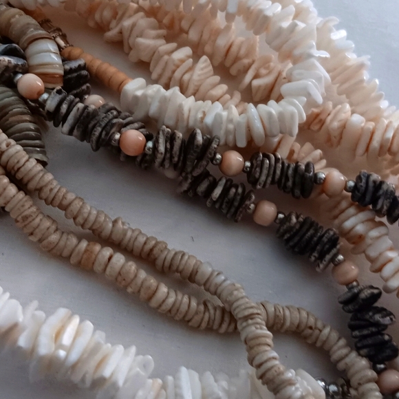 Shell necklaces - Picture 16 of 16